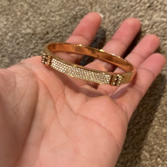 Micheal kors hand bags AND bracelets - Picture 3 of 4